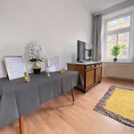 Stilvolle 2 Zimmer Wohnung Mit Kueche, Tv, Waschmaschine