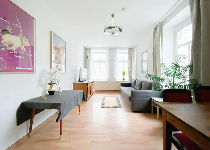 Stilvolle 2 Zimmer Wohnung Mit Kueche, Tv, Waschmaschine